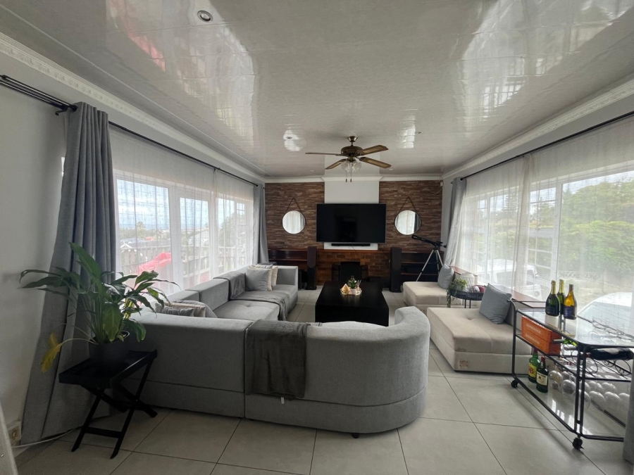 To Let 3 Bedroom Property for Rent in Sunnyridge Eastern Cape